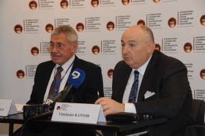 LuxForum126-1